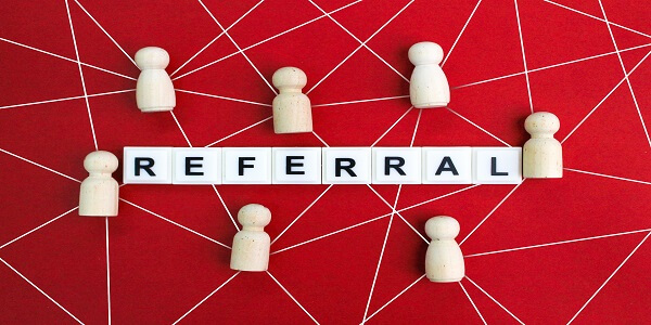 Network of connected customers around the word referral, illustrating how to determine the right referral rate for program benchmarks.