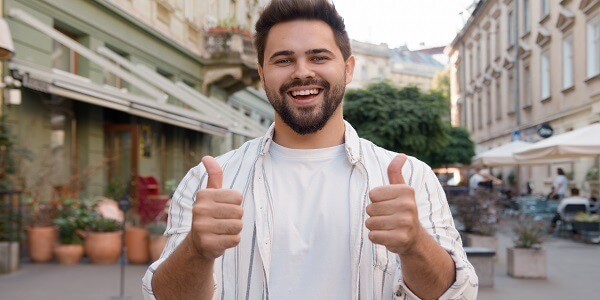 Happy customer giving thumbs up, reflecting key insights about Australian consumers and tips to strengthen brand loyalty.